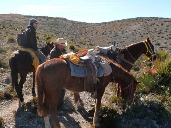 Cavalgada nas montanhas ao redor de Real de Catorze, Pueblo Mágico ao norte do México